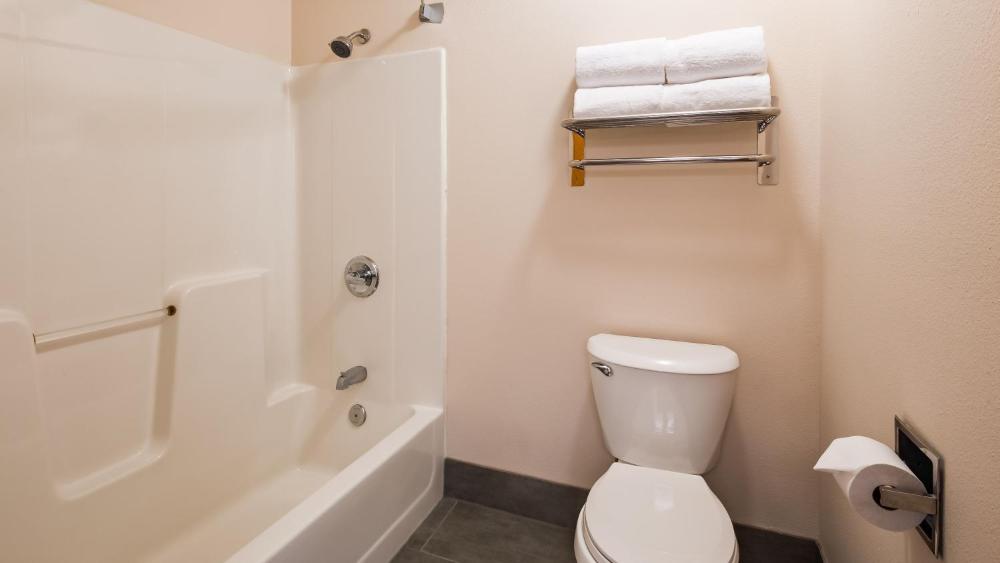 Studio Suite with Three Queen Beds - Non-Smoking interior